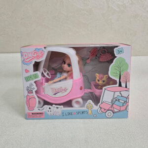 Μικρή κούκλα με αυτοκινητο